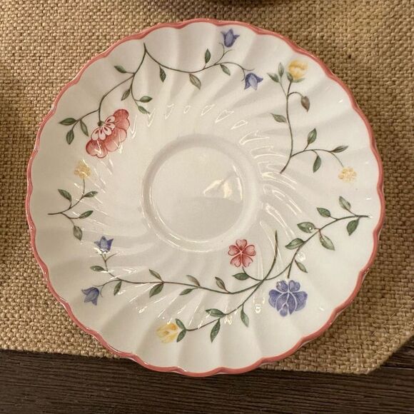 Johnson Bros Made in England Fine China Summer Chintz - 4 Tea Cups and Saucers - Picture 4 of 9